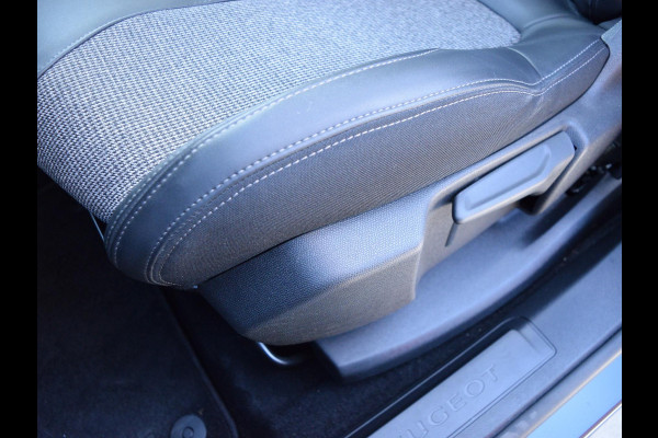 Peugeot 3008 1.6 PureTech Allure | 180 PK | AUTOMAAT | CRUISE CONTROL | NAVI | PARKEERSENSOREN MET CAMERA | SCHUIF /  KANTELDAK