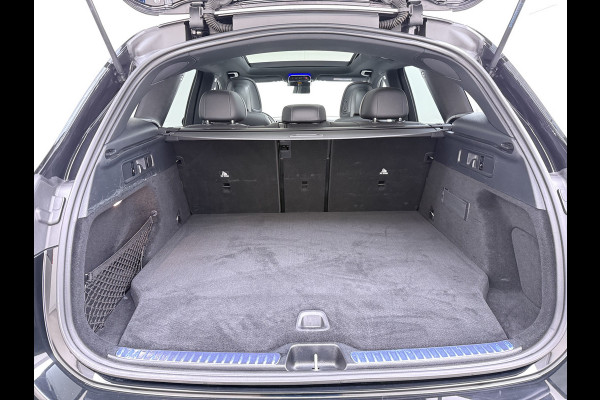 Mercedes-Benz GLC 300e AMG 4Matic // SoH 95% // Panorama dak // Burmester // Memory // 360 Camera // 20 inch // Treeplanken // Sfeerverlichting //