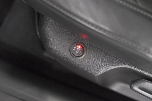 DS DS 3 Crossback 50 kwh e-Tense So Chic | Camera| Dodehoekdetectie | Head-Up Display | Apple Carplay | Stoelverwarming | SOH = 93.5%