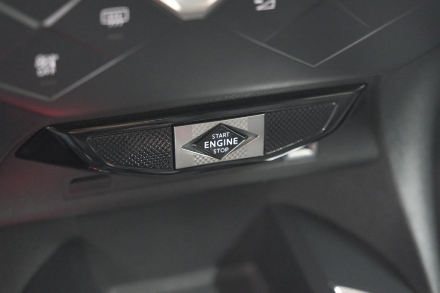 DS DS 3 Crossback 50 kwh e-Tense So Chic | Camera| Dodehoekdetectie | Head-Up Display | Apple Carplay | Stoelverwarming | SOH = 93.5%