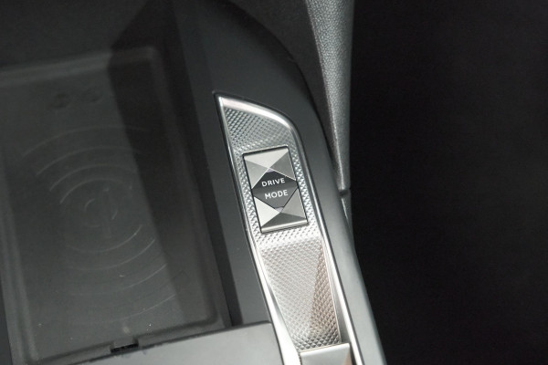 DS DS 3 Crossback 50 kwh e-Tense So Chic | Camera| Dodehoekdetectie | Head-Up Display | Apple Carplay | Stoelverwarming | SOH = 93.5%