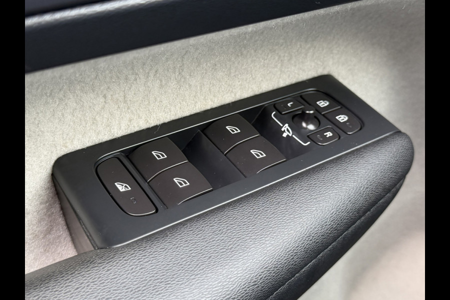 Volvo XC40 2.0 T4 Automaat Pdc Clima Cruise Trekhaak Led Dab+ Bluetooth Leder