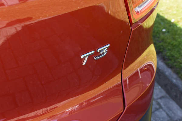 Volvo XC40 T3 156PK Momentum | H&K | Trekhaak | ACC | Leder | Stoelverwarming | Camera