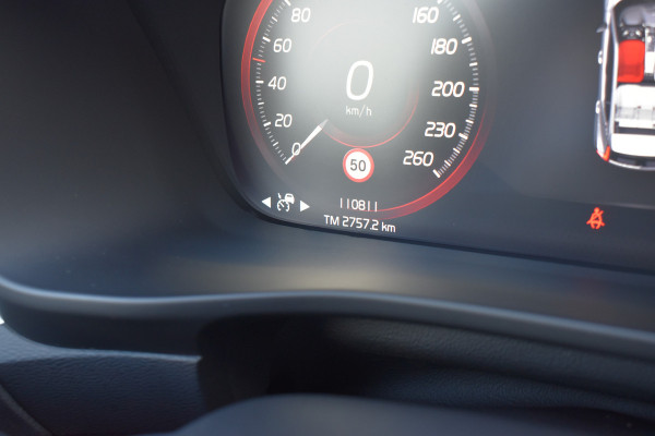 Volvo XC40 T3 156PK Momentum | H&K | Trekhaak | ACC | Leder | Stoelverwarming | Camera