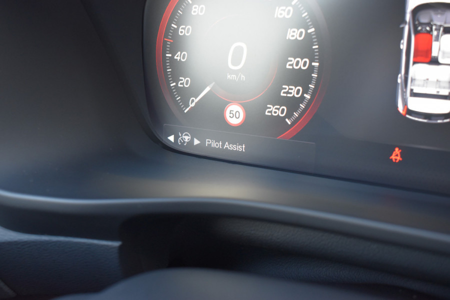 Volvo XC40 T3 156PK Momentum | H&K | Trekhaak | ACC | Leder | Stoelverwarming | Camera