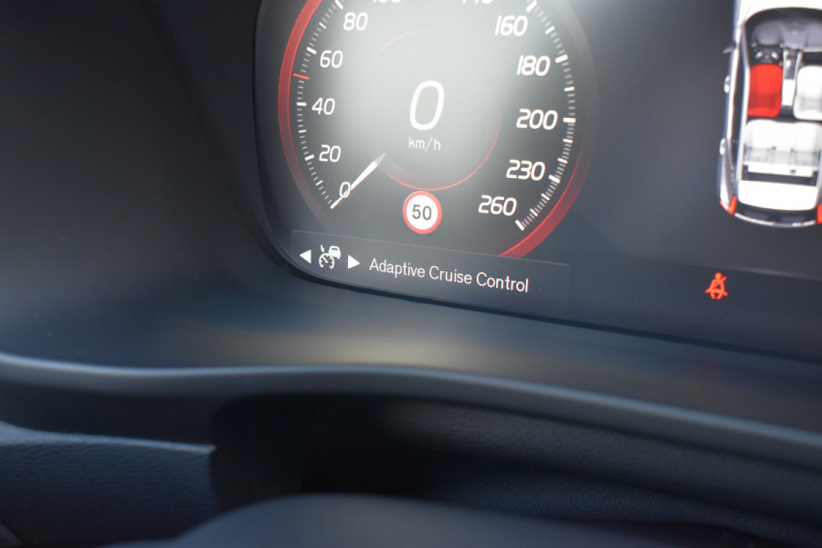 Volvo XC40 T3 156PK Momentum | H&K | Trekhaak | ACC | Leder | Stoelverwarming | Camera