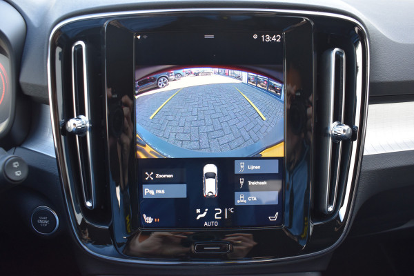 Volvo XC40 T3 156PK Momentum | H&K | Trekhaak | ACC | Leder | Stoelverwarming | Camera