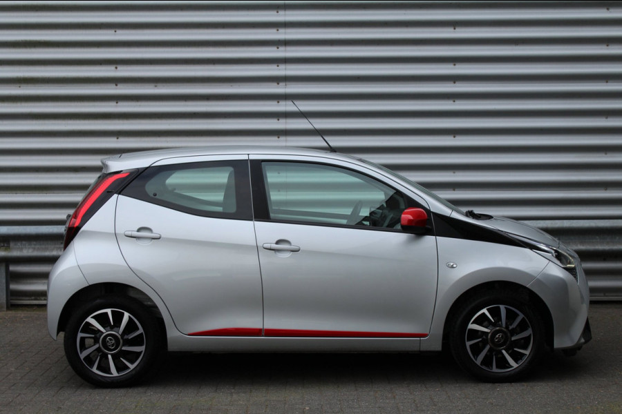 Toyota Aygo 1.0 VVT-i 72pk x-play AUTOMAAT LMV NL-Auto NAP