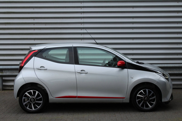 Toyota Aygo 1.0 VVT-i 72pk x-play AUTOMAAT LMV NL-Auto NAP