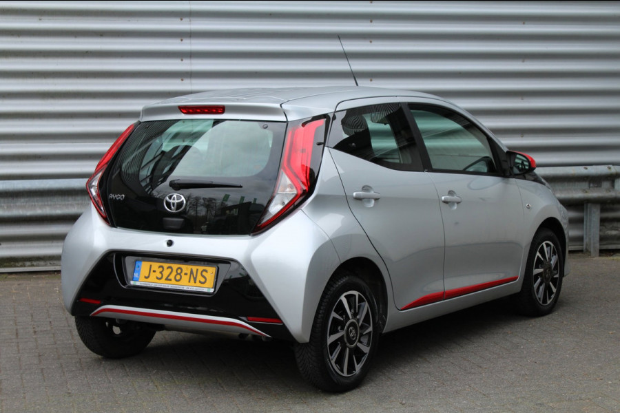 Toyota Aygo 1.0 VVT-i 72pk x-play AUTOMAAT LMV NL-Auto NAP