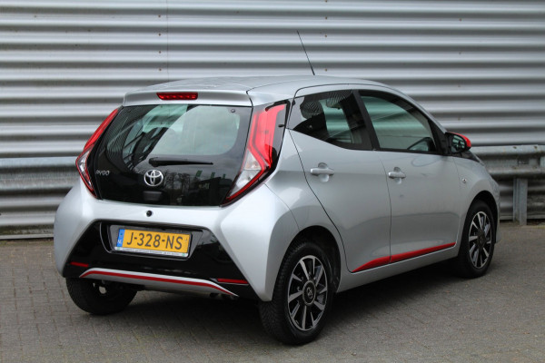Toyota Aygo 1.0 VVT-i 72pk x-play AUTOMAAT LMV NL-Auto NAP