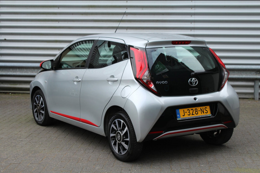 Toyota Aygo 1.0 VVT-i 72pk x-play AUTOMAAT LMV NL-Auto NAP