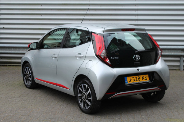 Toyota Aygo 1.0 VVT-i 72pk x-play AUTOMAAT LMV NL-Auto NAP