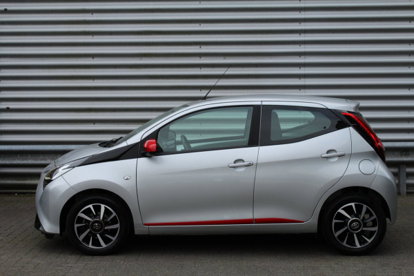 Toyota Aygo 1.0 VVT-i 72pk x-play AUTOMAAT LMV NL-Auto NAP