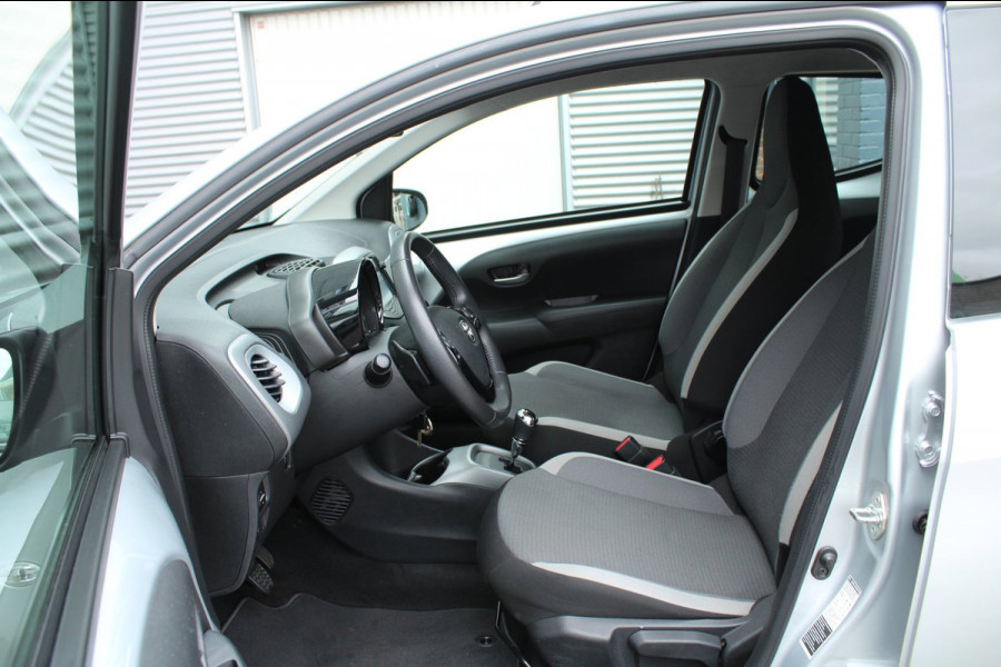 Toyota Aygo 1.0 VVT-i 72pk x-play AUTOMAAT LMV NL-Auto NAP