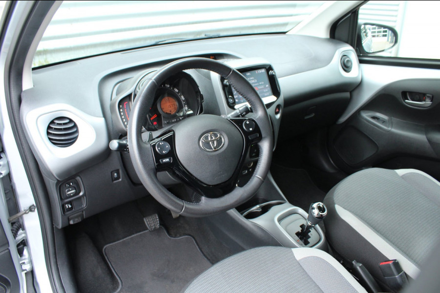 Toyota Aygo 1.0 VVT-i 72pk x-play AUTOMAAT LMV NL-Auto NAP