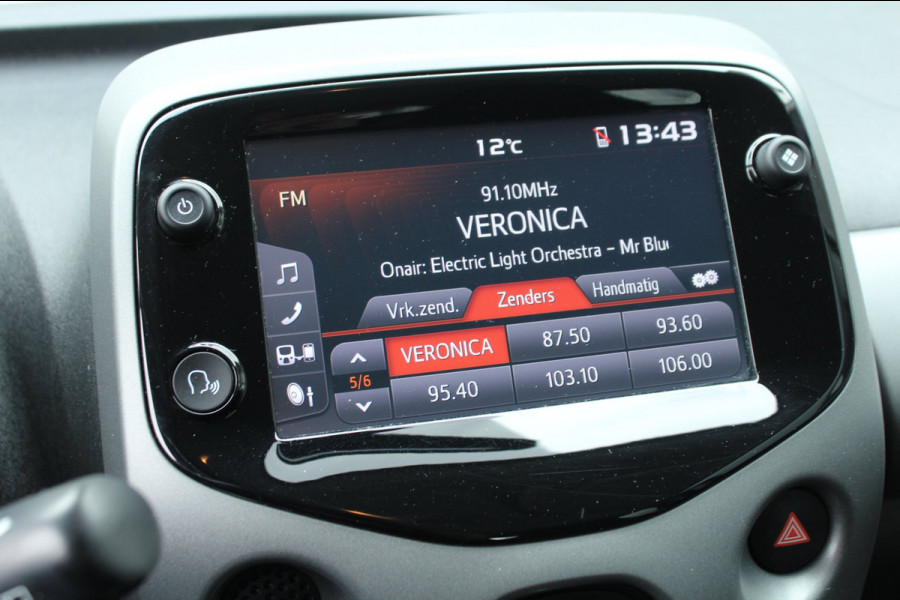 Toyota Aygo 1.0 VVT-i 72pk x-play AUTOMAAT LMV NL-Auto NAP