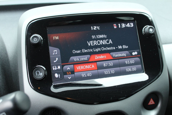 Toyota Aygo 1.0 VVT-i 72pk x-play AUTOMAAT LMV NL-Auto NAP