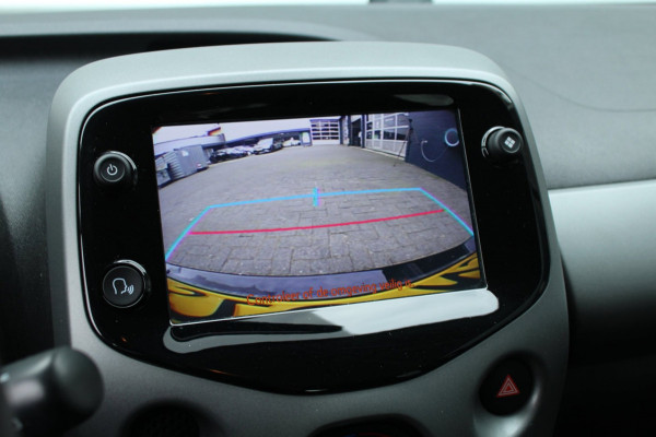 Toyota Aygo 1.0 VVT-i 72pk x-play AUTOMAAT LMV NL-Auto NAP