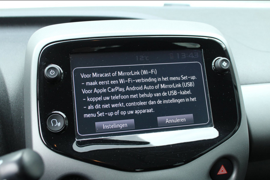 Toyota Aygo 1.0 VVT-i 72pk x-play AUTOMAAT LMV NL-Auto NAP