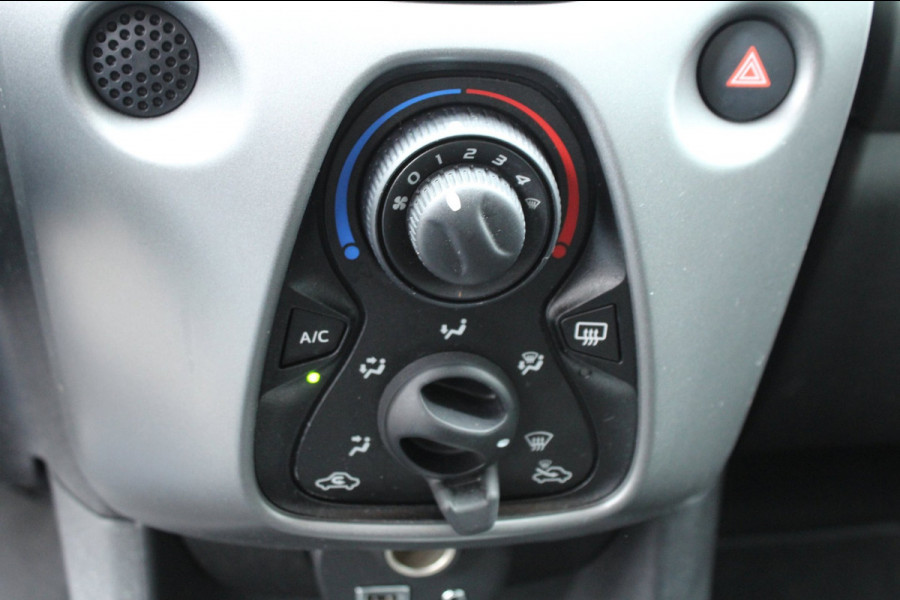 Toyota Aygo 1.0 VVT-i 72pk x-play AUTOMAAT LMV NL-Auto NAP