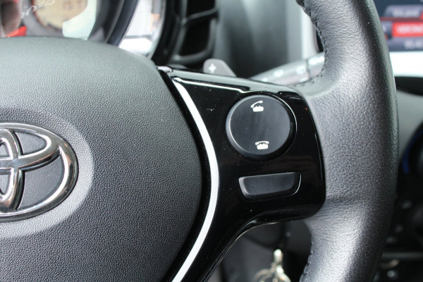 Toyota Aygo 1.0 VVT-i 72pk x-play AUTOMAAT LMV NL-Auto NAP