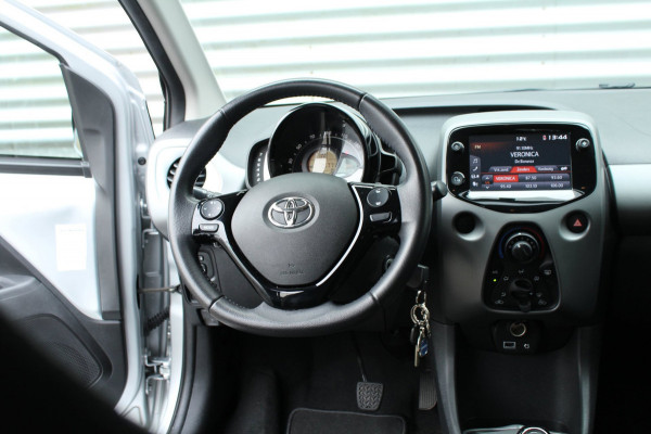 Toyota Aygo 1.0 VVT-i 72pk x-play AUTOMAAT LMV NL-Auto NAP