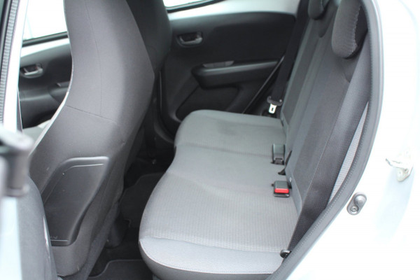 Toyota Aygo 1.0 VVT-i 72pk x-play AUTOMAAT LMV NL-Auto NAP