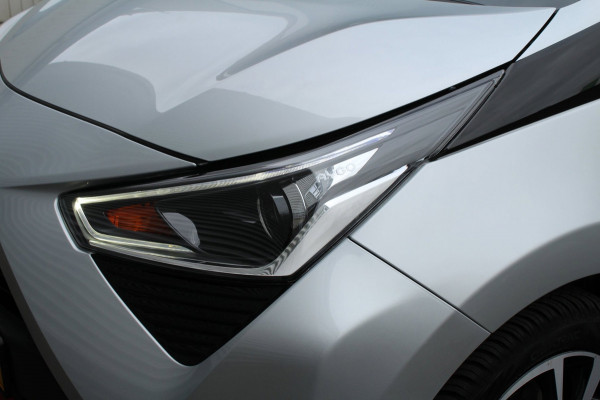 Toyota Aygo 1.0 VVT-i 72pk x-play AUTOMAAT LMV NL-Auto NAP