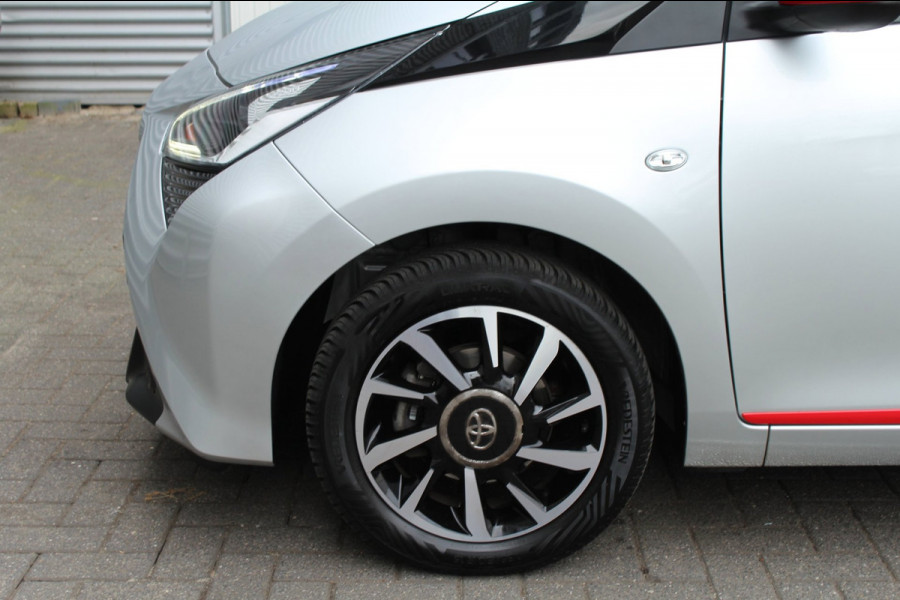 Toyota Aygo 1.0 VVT-i 72pk x-play AUTOMAAT LMV NL-Auto NAP