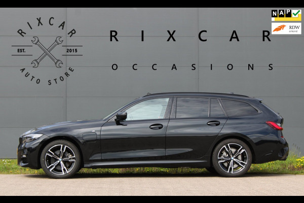 BMW 3 Serie Touring 320e BusinessEditionPlus M-Pakket Schuifdak Leder Carplay