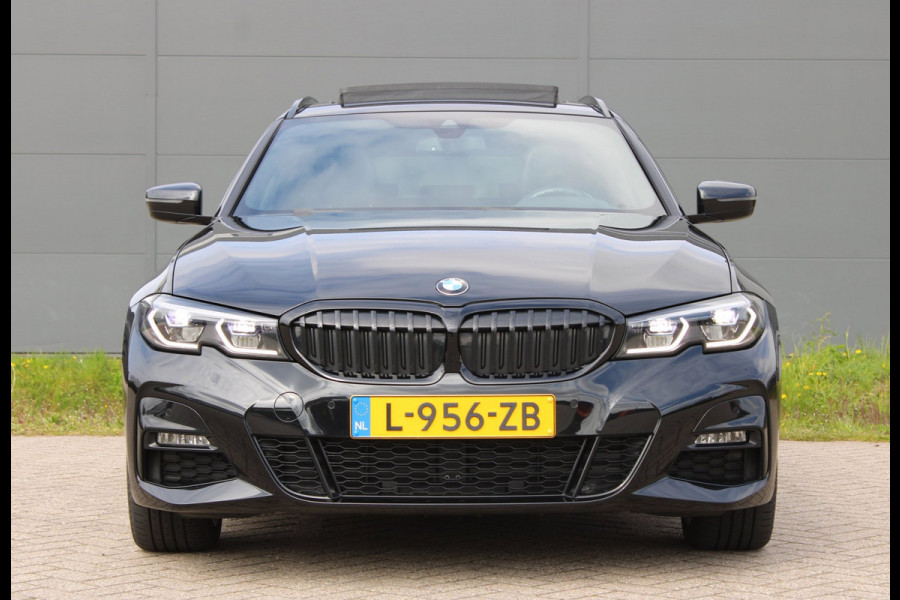 BMW 3 Serie Touring 320e BusinessEditionPlus M-Pakket Schuifdak Leder Carplay