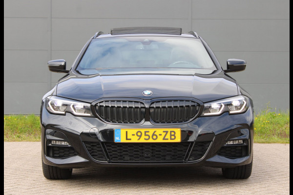 BMW 3 Serie Touring 320e BusinessEditionPlus M-Pakket Schuifdak Leder Carplay