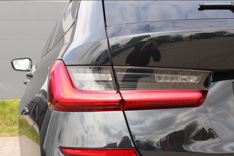 BMW 3 Serie Touring 320e BusinessEditionPlus M-Pakket Schuifdak Leder Carplay