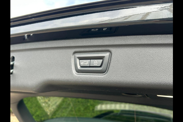 BMW 3 Serie Touring 320e BusinessEditionPlus M-Pakket Schuifdak Leder Carplay
