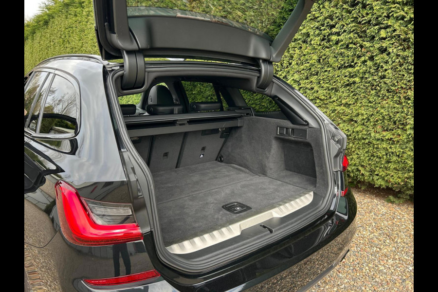 BMW 3 Serie Touring 320e BusinessEditionPlus M-Pakket Schuifdak Leder Carplay