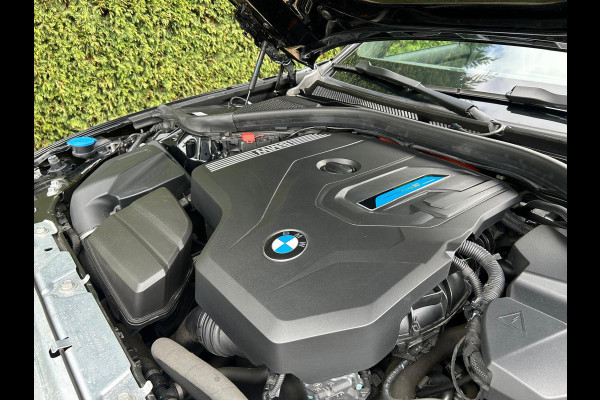 BMW 3 Serie Touring 320e BusinessEditionPlus M-Pakket Schuifdak Leder Carplay