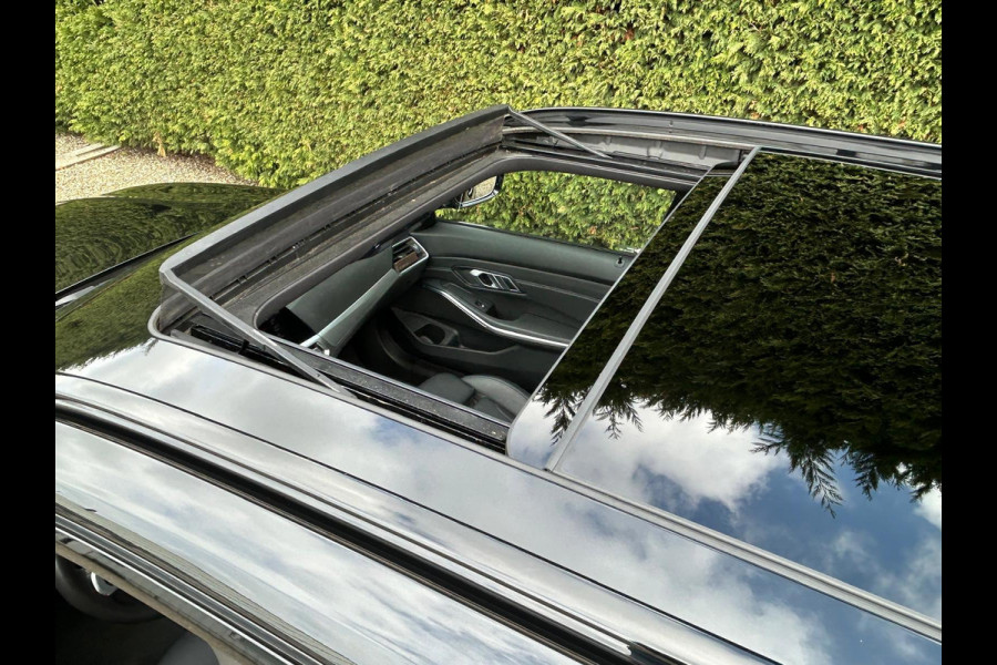BMW 3 Serie Touring 320e BusinessEditionPlus M-Pakket Schuifdak Leder Carplay