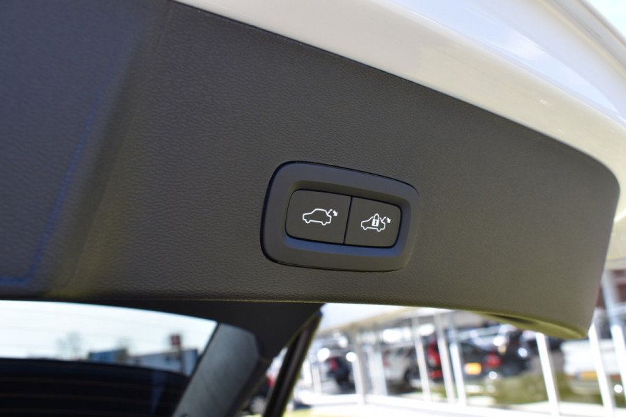 Volvo XC40 Recharge Pro | Panodak | H&K | ACC | All seasons | Stuurverwarming | 360 Camera