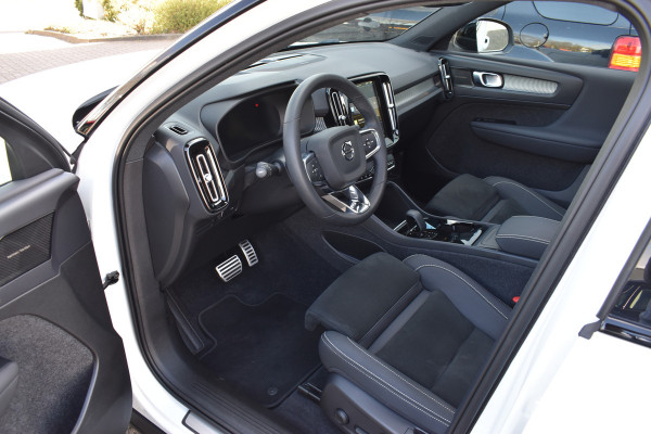 Volvo XC40 Recharge Pro | Panodak | H&K | ACC | All seasons | Stuurverwarming | 360 Camera