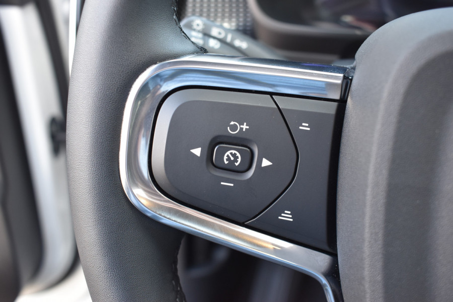 Volvo XC40 Recharge Pro | Panodak | H&K | ACC | All seasons | Stuurverwarming | 360 Camera