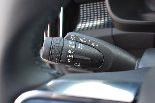 Volvo XC40 Recharge Pro | Panodak | H&K | ACC | All seasons | Stuurverwarming | 360 Camera