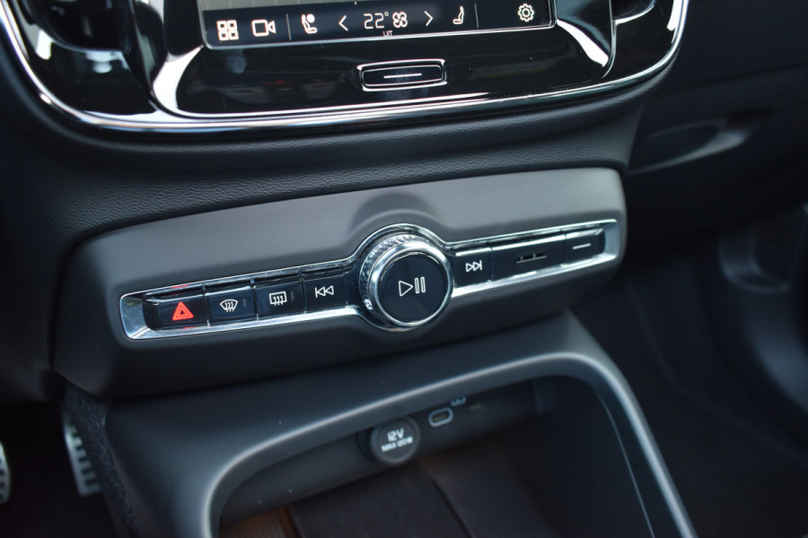 Volvo XC40 Recharge Pro | Panodak | H&K | ACC | All seasons | Stuurverwarming | 360 Camera