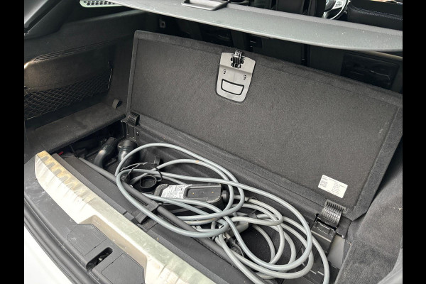 BMW 3 Serie Touring 320e Touring M-Sport PRO PHEV SHADOWLINE ADEPTIVE KOPLAMPEN 360 CAMERA DRIVER ASSIST HEAD-UP DISPLAY INNOVATION PAKKET