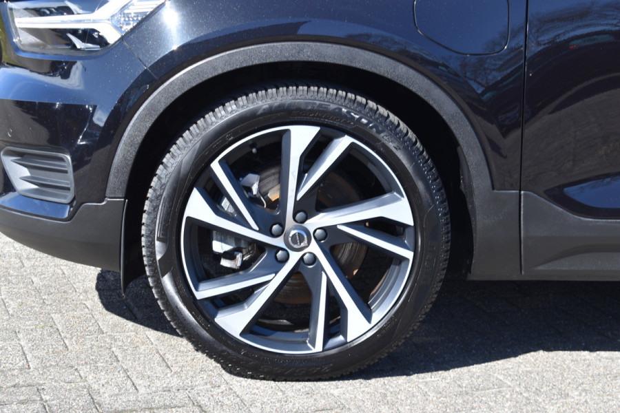 Volvo XC40 T5 262PK Twin Engine R-Design | Panodak | ACC | Camera | Stoelverwarming | 20"LMV