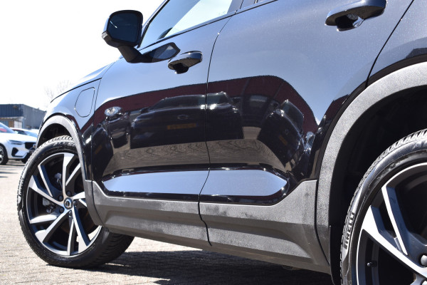 Volvo XC40 T5 262PK Twin Engine R-Design | Panodak | ACC | Camera | Stoelverwarming | 20"LMV