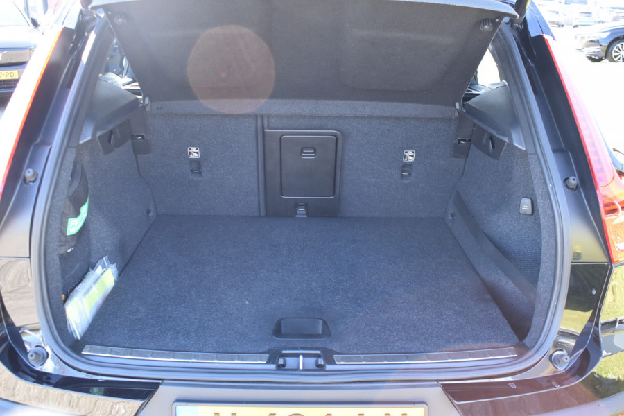 Volvo XC40 T5 262PK Twin Engine R-Design | Panodak | ACC | Camera | Stoelverwarming | 20"LMV