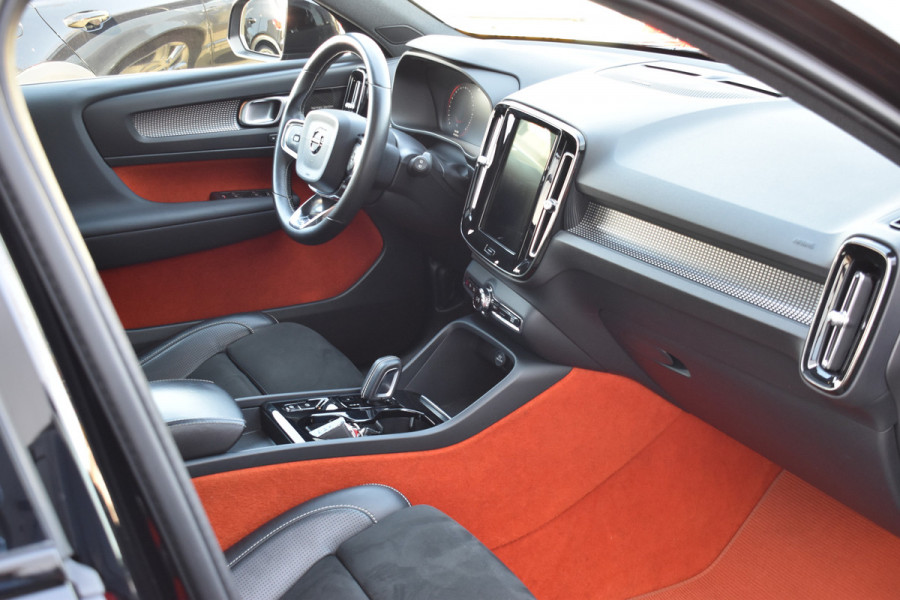 Volvo XC40 T5 262PK Twin Engine R-Design | Panodak | ACC | Camera | Stoelverwarming | 20"LMV