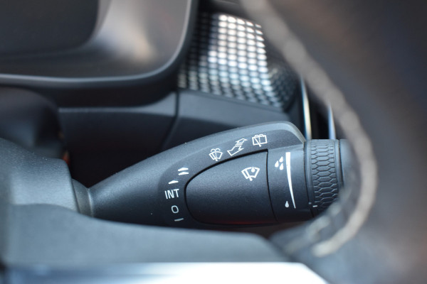 Volvo XC40 T5 262PK Twin Engine R-Design | Panodak | ACC | Camera | Stoelverwarming | 20"LMV