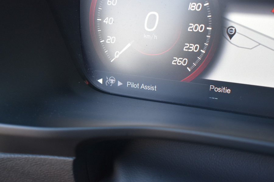 Volvo XC40 T5 262PK Twin Engine R-Design | Panodak | ACC | Camera | Stoelverwarming | 20"LMV
